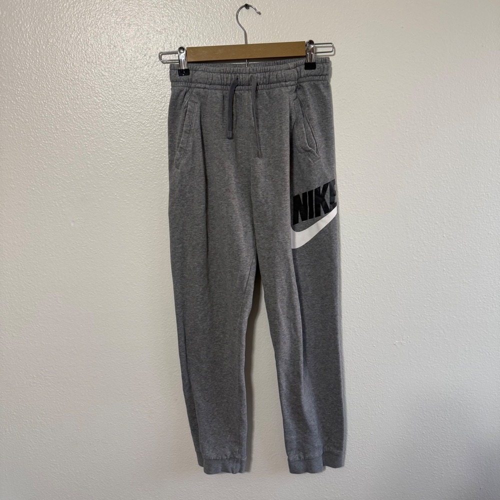 Nike Youth XL Gray Swoosh Jogger Sportswear Club Fleece Sweatpants Loungewear